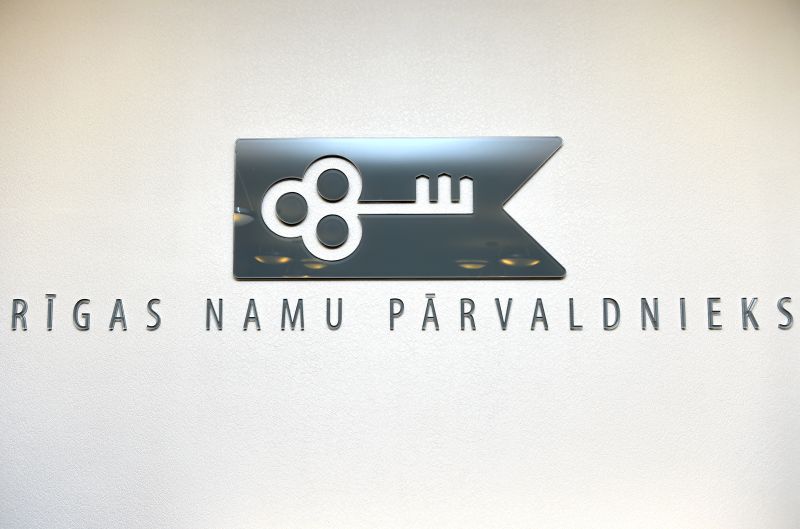 SIA “Rīgas namu pārvaldnieks” logo.