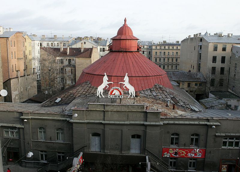 Rīgas cirka ēka.