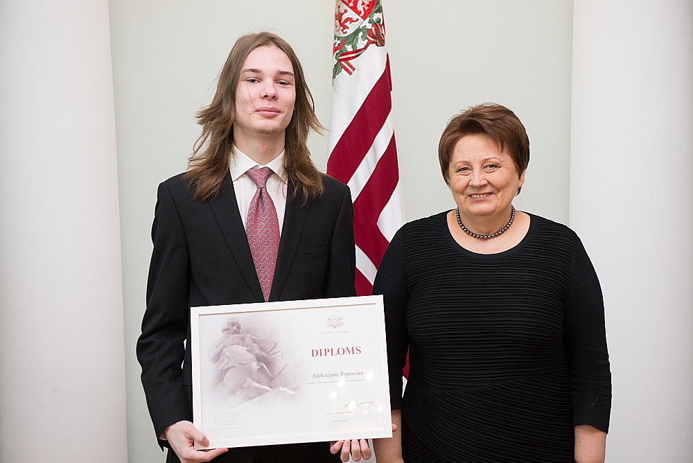 Pagājušajā gadā talantīgais Aleksejs Popovs no toreizējās Ministru prezidentes Laimdotas Straujumas saņēma Ministru kabineta diplomu par iegūto 2. vietu starptautiskajā informātikas olimpiādē Taipejā Taivānā. Šogad izcīnīts zelts.