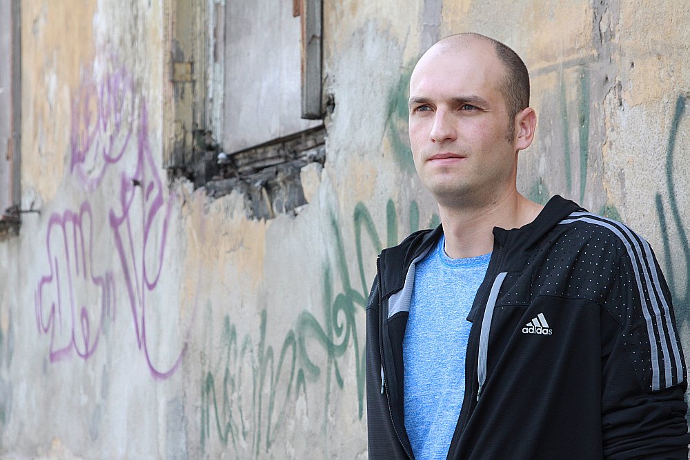 Jānis Tomašs pēc profesijas ir policists, taču nu jau sakārtots viņa pirmais dzejas krājums.