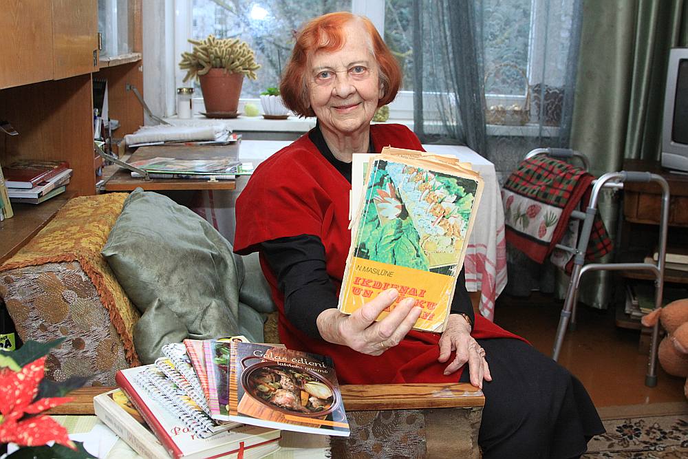 Ņina Masiļūne atzīst: “Pati brīnos, kā tik daudz pavārgrāmatu esmu uzrakstījusi.”