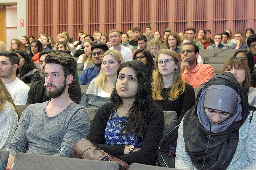Ārvalstu studenti mācības Latvijā bieži vien uzsāk gada sākumā. RSU uz ievadlekcijām vienkopus pulcējas gan ārvalstnieki no citām ES valstīm, gan Āzijas.