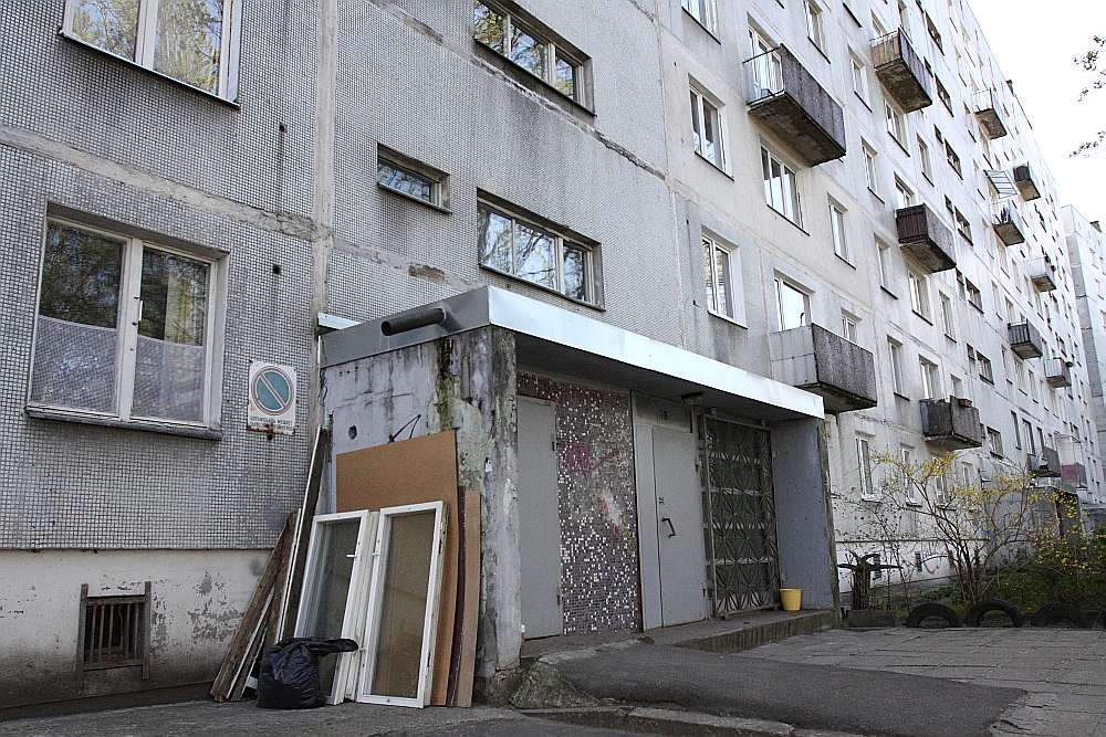 Advokāta Alvja Začesta kontaktadrese ir dzīvoklī šādā paneļu mājā Pļavniekos.