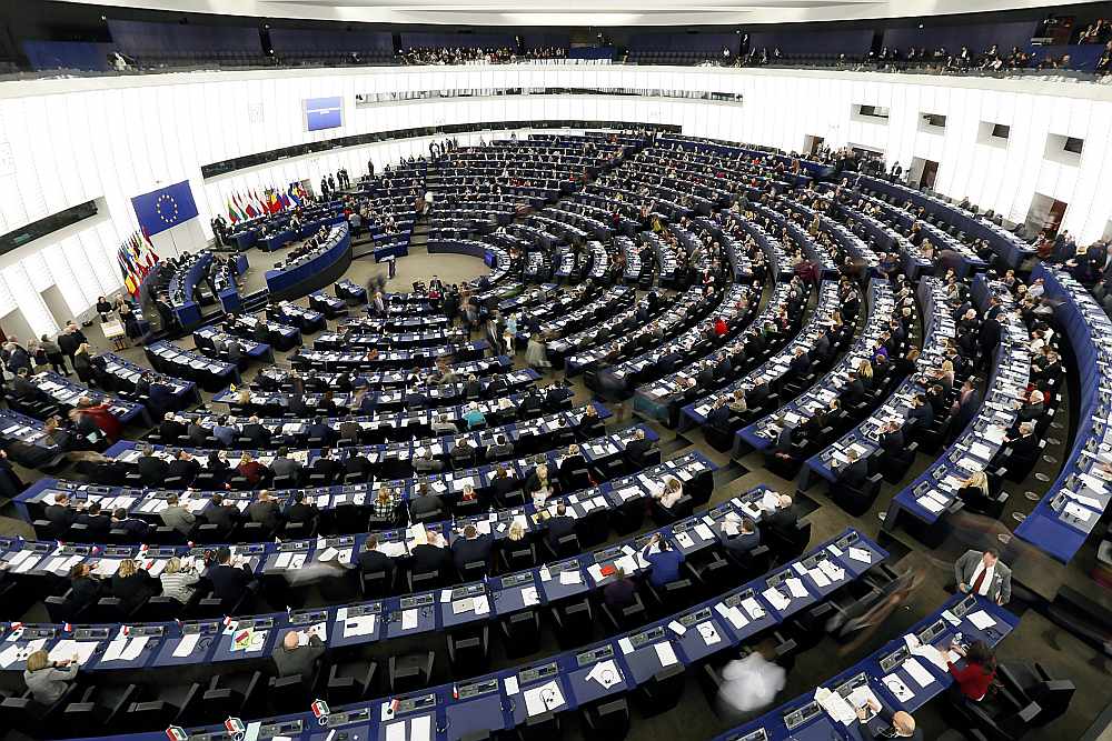 No Eiroparlamentā šobrīd esošajiem 748 deputātiem tikai daži uzskatījuši par vajadzīgu atdot neizlietoto naudu par biroja finansējumu EP administrācijai.