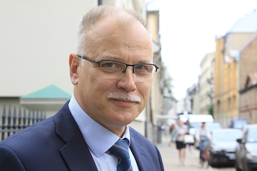 Valdis Keris, Dr. habil. med., Latvijas Veselības un sociālās aprūpes darbinieku arodbiedrības (LVSADA) priekšsēdētājs