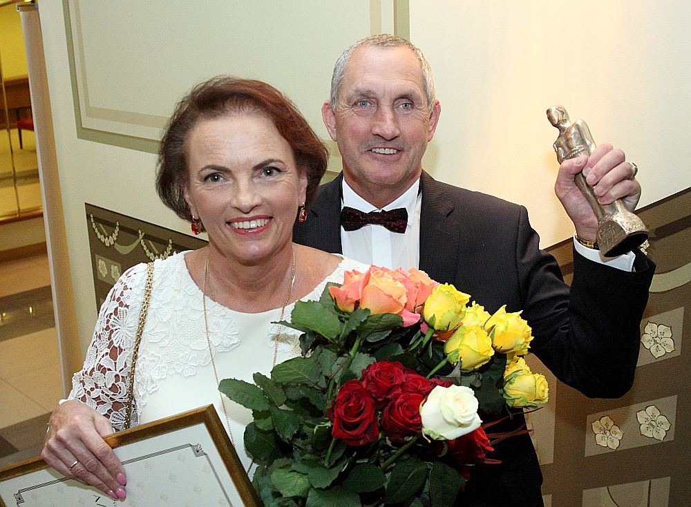“Smiltenes piens” un tā vadītāja Gita Mūrniece kopā ar dzīvesbiedru Jāni šogad saņēma galveno “Sējēja 2017” balvu nominācijā “Gada uzņēmums pārtikas ražošanā”.