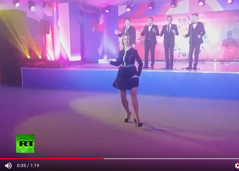 Krievijas Ārlietu ministrijas oficiālā pārstāve Marija Zaharova dejo “Kaļinku”