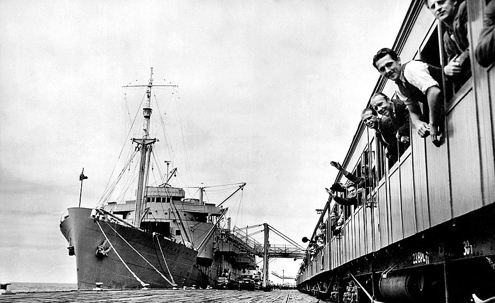 Pārvietoto personu jeb “dīpīšu” ierašanās Melburnā 1947. gadā.