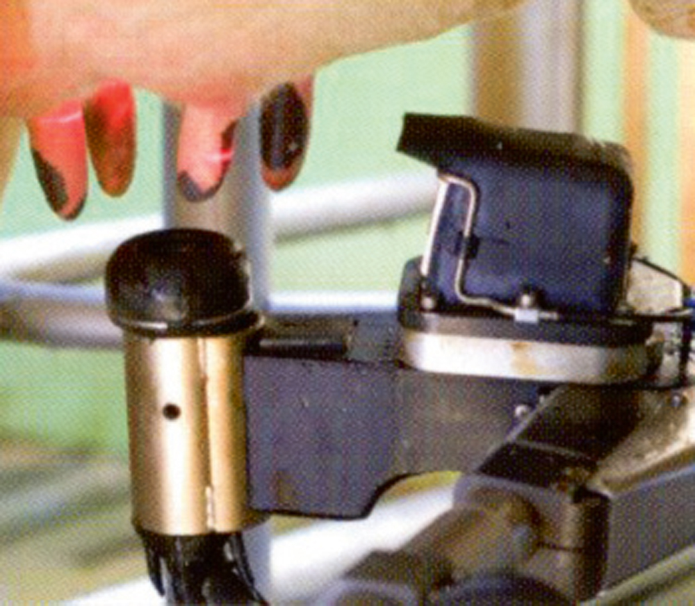 Slaukšanas robota DeLaval VMS stobriņu uzlikšanas vadības sistēma.