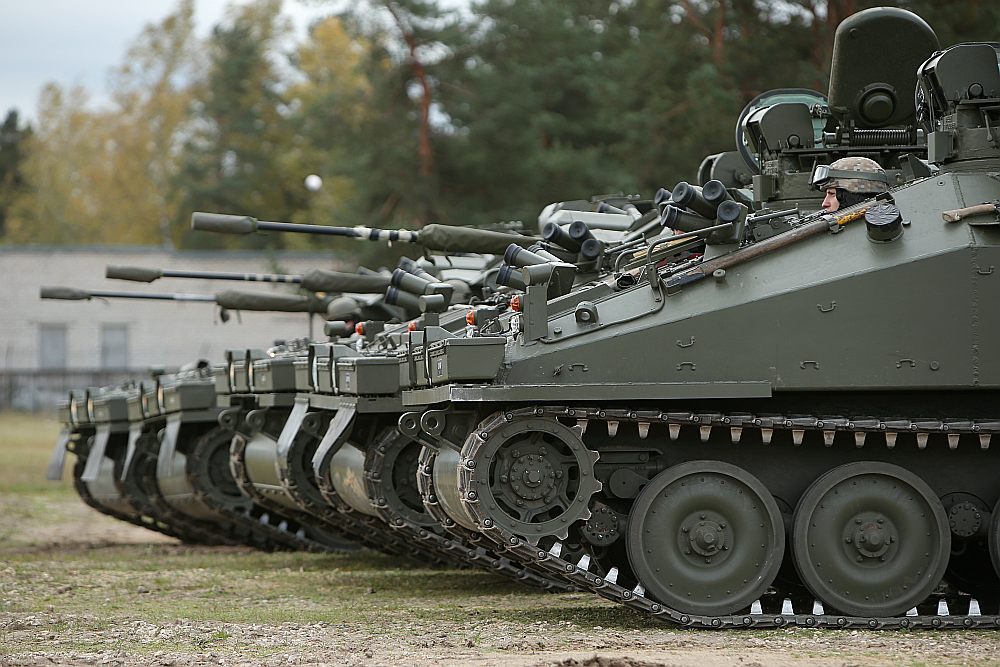 Bruņutehnika CVR(T) Ādažu militārajā bāzē.
