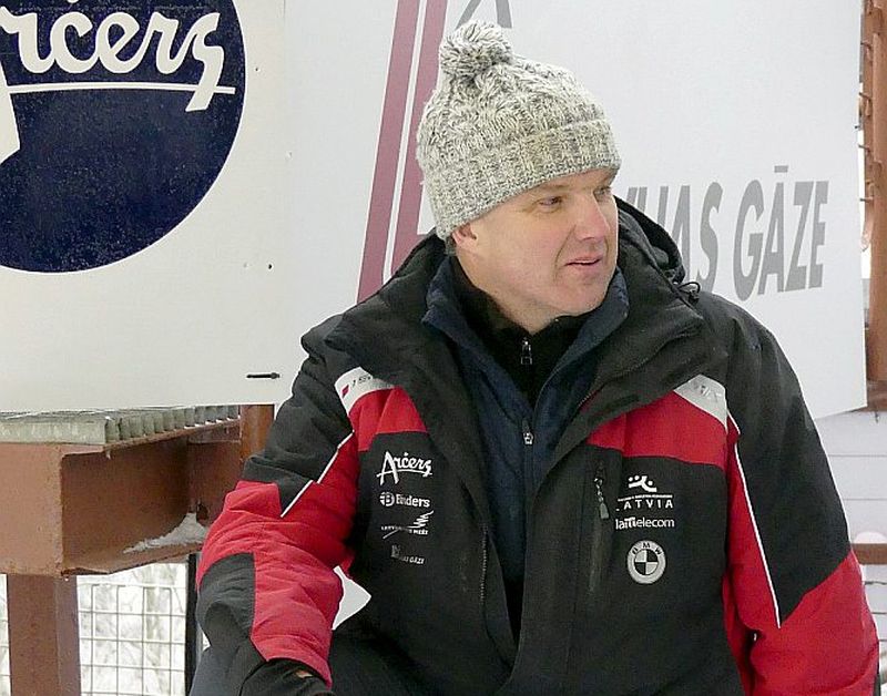 Bobsleja treneris Sandis Prūsis (attēlā) savas zināšanas gatavs nodot dēlam Robertam.