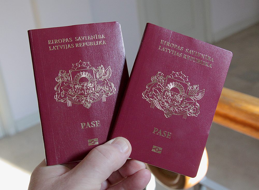 “Tagad ne vienam vien Krievijas latvietim, kas dodas uz Latviju, ir lieli brīnumi, kad uz robežas viņam paziņo: jūsu Latvijas pase vairs nav derīga,” saka Lauma Vlasova.