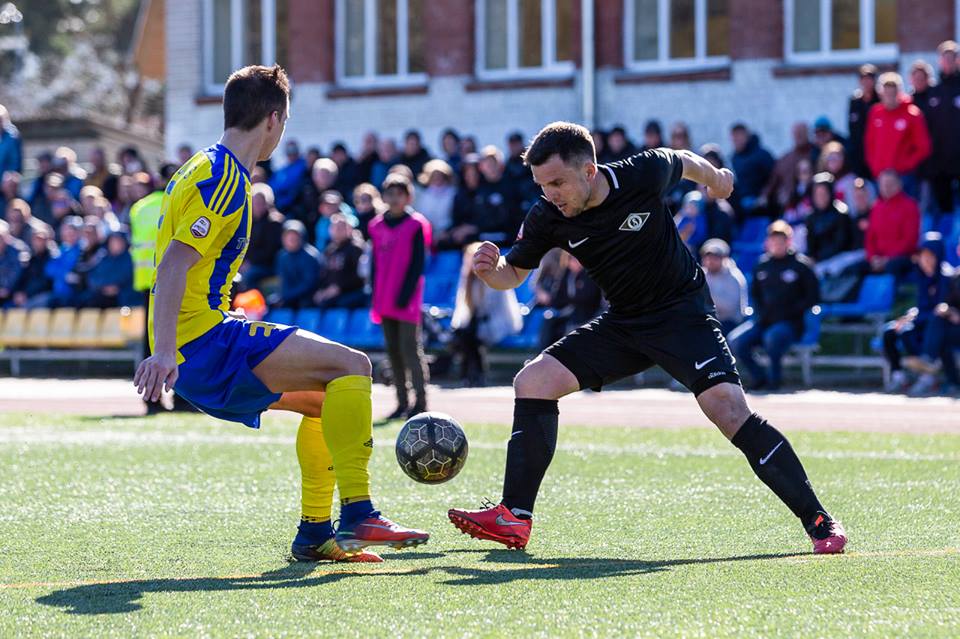 Jurijs Žigajevs (pa labi) cīņā pret bijušo komandu FK “Ventspils”