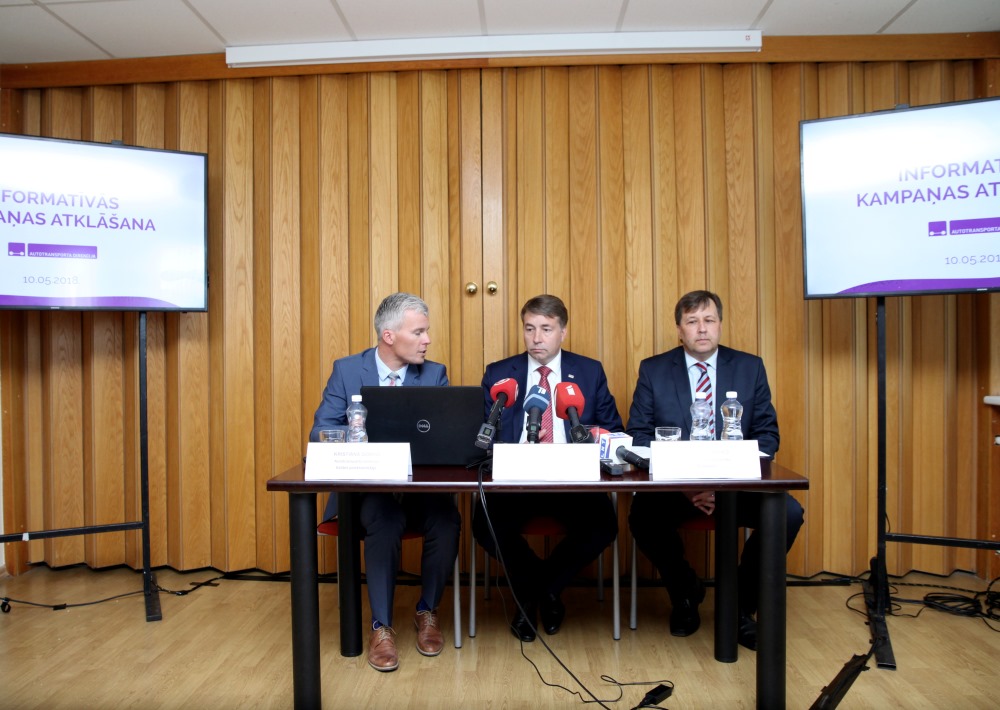 Autodirekcijas preses konference, 10.05.2018. Autotransporta direkcijas valdes priekšsēdētājs Kristiāns Godiņš (pirmais no kreisās).