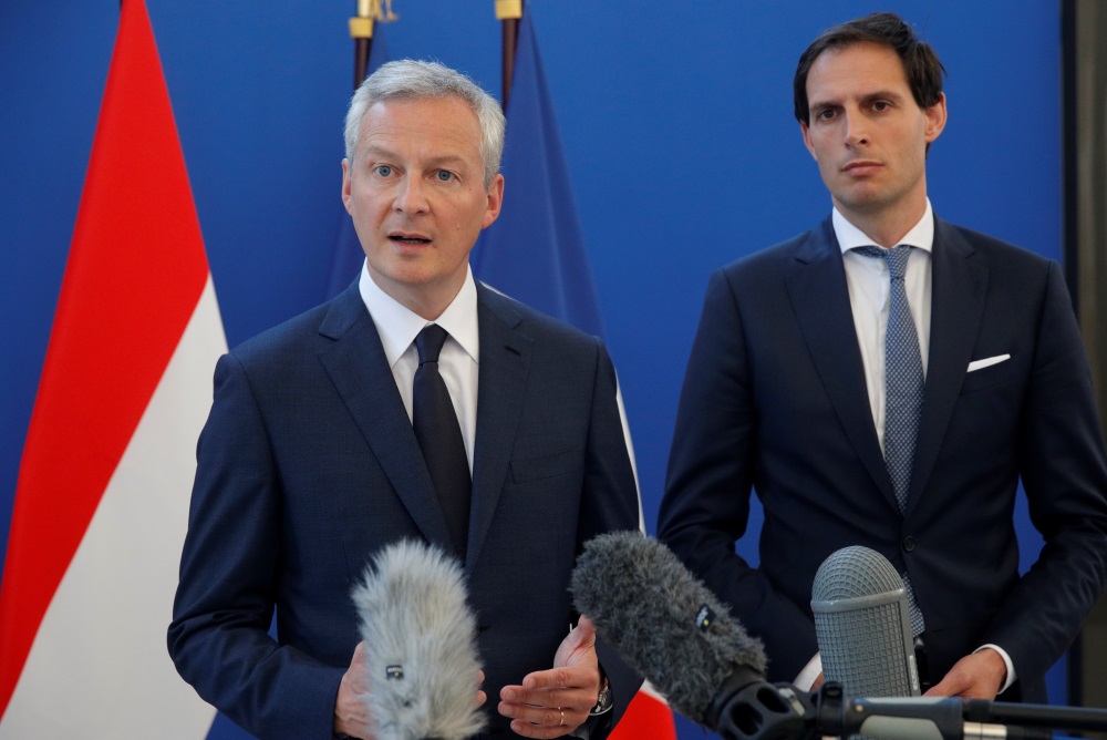Francijas finanšu ministrs Bruno Lemērs (foto no kreisās)