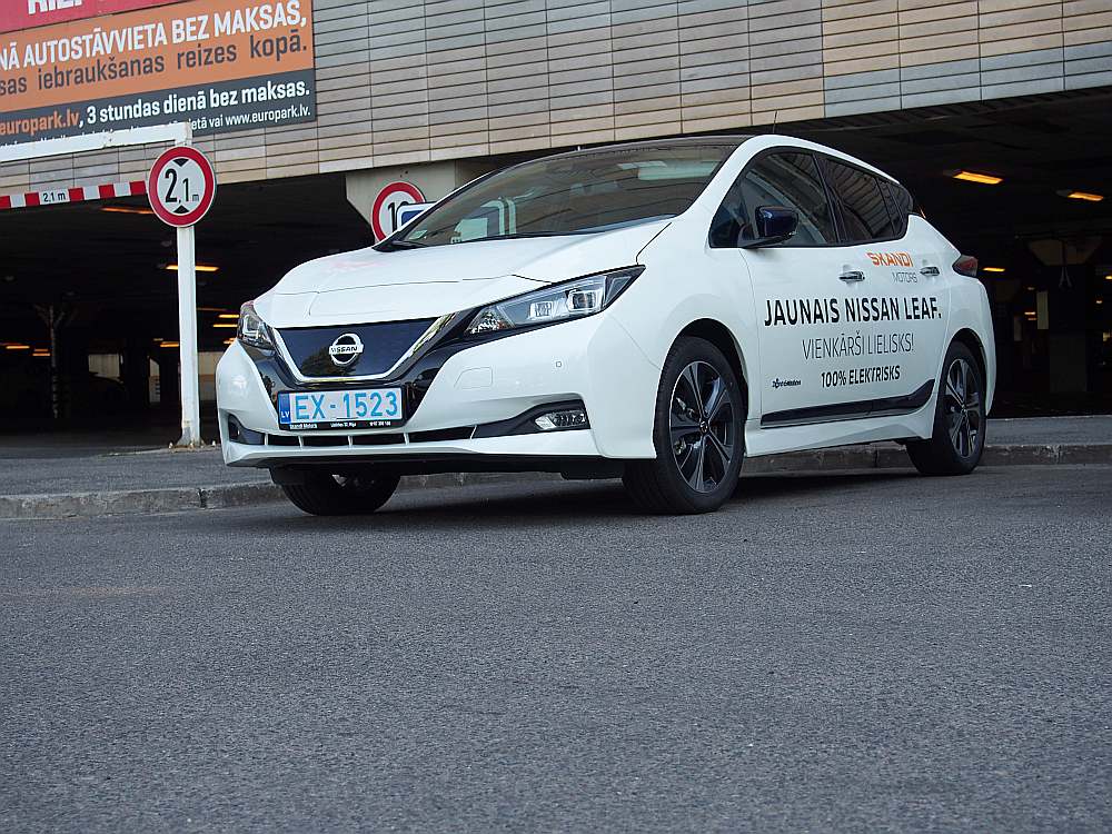 “Nissan Leaf” Ķīpsalā pie Olimpijas.