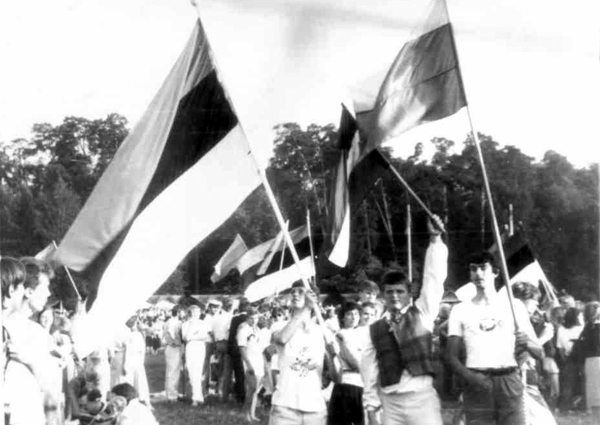 Baltiešu karogi Viļņas “Gaudeamus”