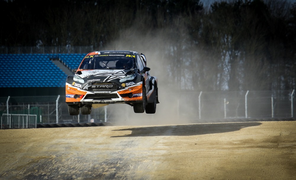 Autosportists Jānis Baumanis sacīkstēs.