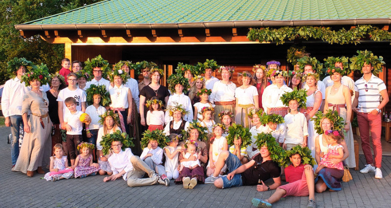 Folkloras kopa ”Dzērves” no Luksemburgas.