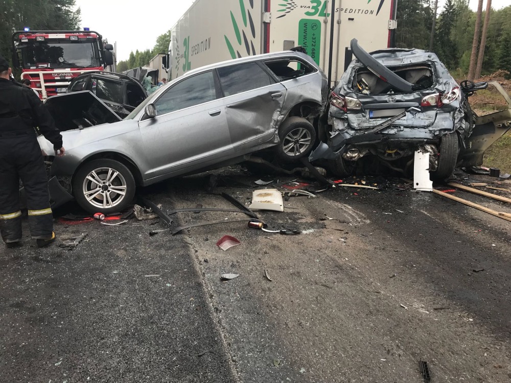 Salacgrīvas novadā piecu auto sadursmē bojā gājis viens cilvēks, 07.06.2018.