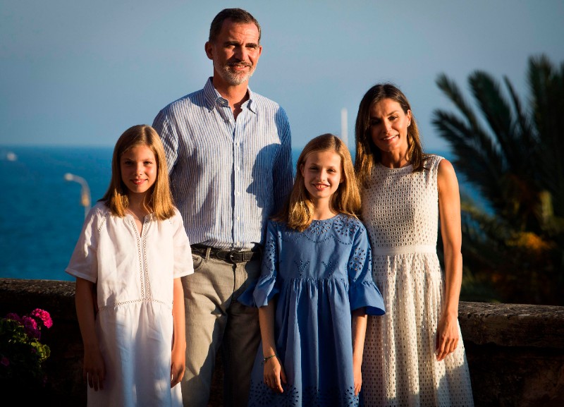 Spānijas karaliskā ģimene: meitas Leonora un Sofija, Spānijas karalis Felipe VI ar sievu, karalieni Letīciju