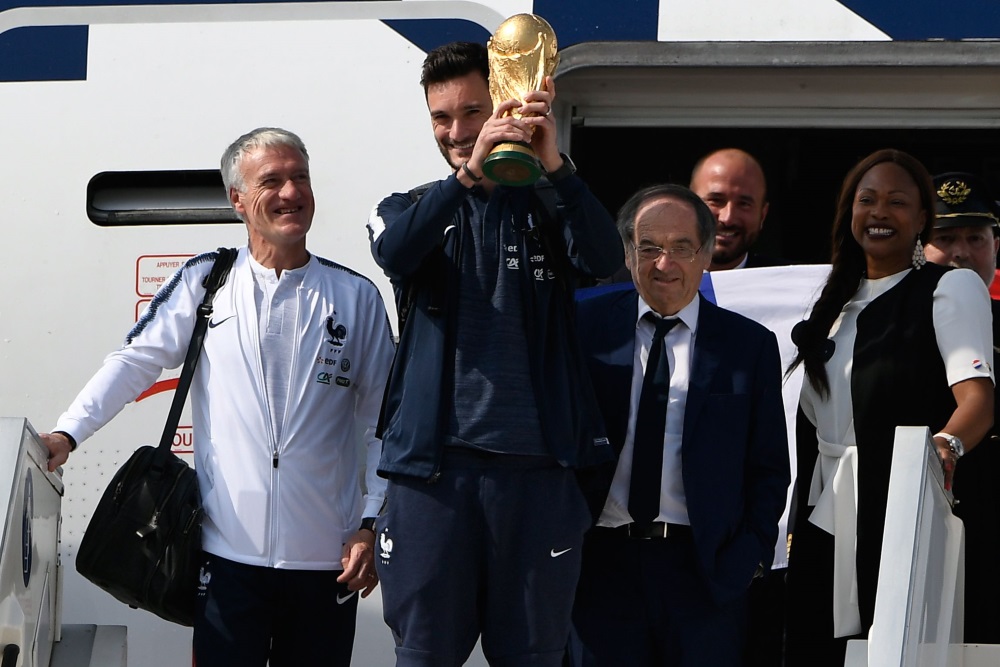 Francijas futbola izlase atgriežas ar zelta kausu dzimtenē, 16.07.2018.