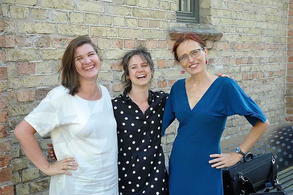 Ieva Saliete (no kreisās), Mereta Litī un Ilze Grudule ir vienisprātis: kamermūzikā svarīgākā ir saruna.