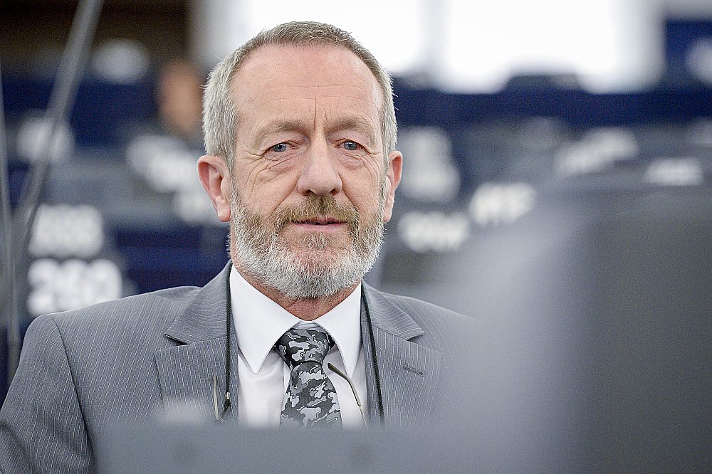 EP deputāts no Īrijas Šons Kelijs (Eiropas Tautas partiju politiskā grupa) jau uzrakstījis vēstuli Mitrofanovam, atsaucot savu parakstu no vēstules.