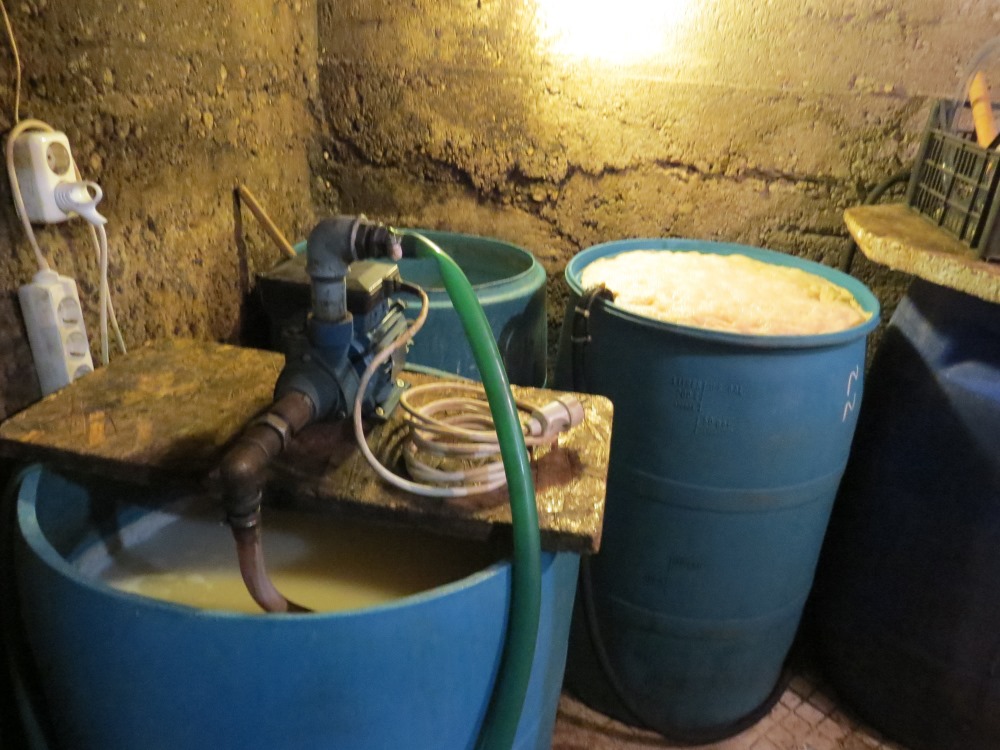 Rēzeknē ēkas pagrabā atklāta nelegālā alkohola ražotne, 2918.gada jūlijs.
