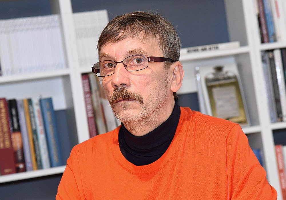 Kāds no stigmas indeksa intervijā izvaicātajiem pastāstījis, ka HIV infekcijas dēļ zaudējis pielaidi valsts noslēpumam, augstu amatu un daļu ienākumu, taču šādus gadījumus ir ļoti grūti pierādīt, pastāsta biedrības “AGIHAS” valdes priekšsēdētājs Andris Veiķenieks.