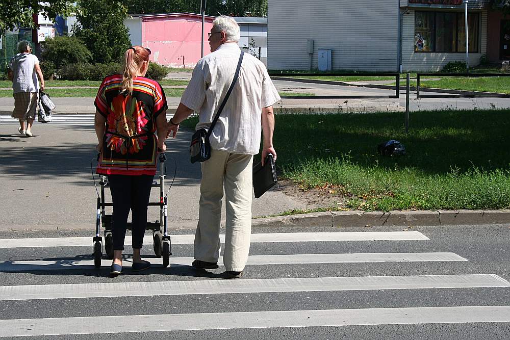 Cietusī Svetlana ar vīru Andreju vietā, kur viņai uzbrauca.