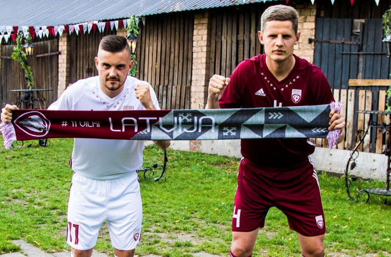 Kaspars Dubra (pa labi) un Roberts Savaļnieks