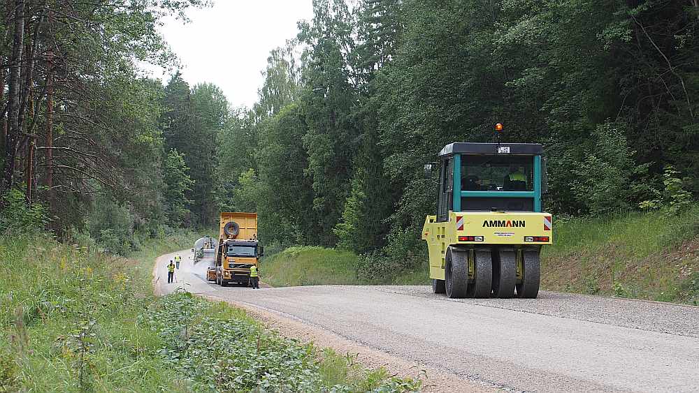 Nekad vēl Latvijas ceļu būve nav operējusi tik lieliem skaitļiem: 150 būvniecības objekti ar kopējo garumu 1200 km.