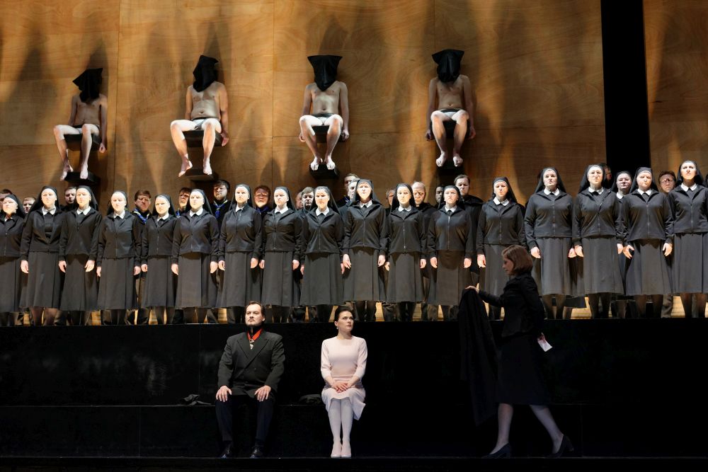 Lietuvas Nacionālās operas un baleta teātra iestudētā Džuzepes Verdi opera „Dons Karloss”.