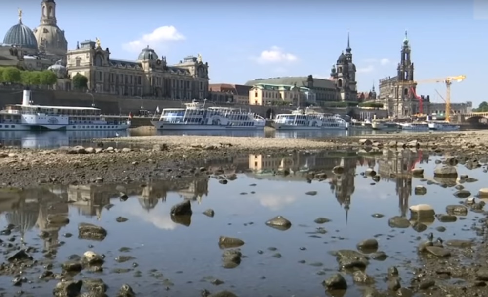 Lielā karstuma dēļ Vācijā izžuvusi Elbas upe, atklājot tājā Otrā pasaules kara laika munīciju, 2018.gada augusts.