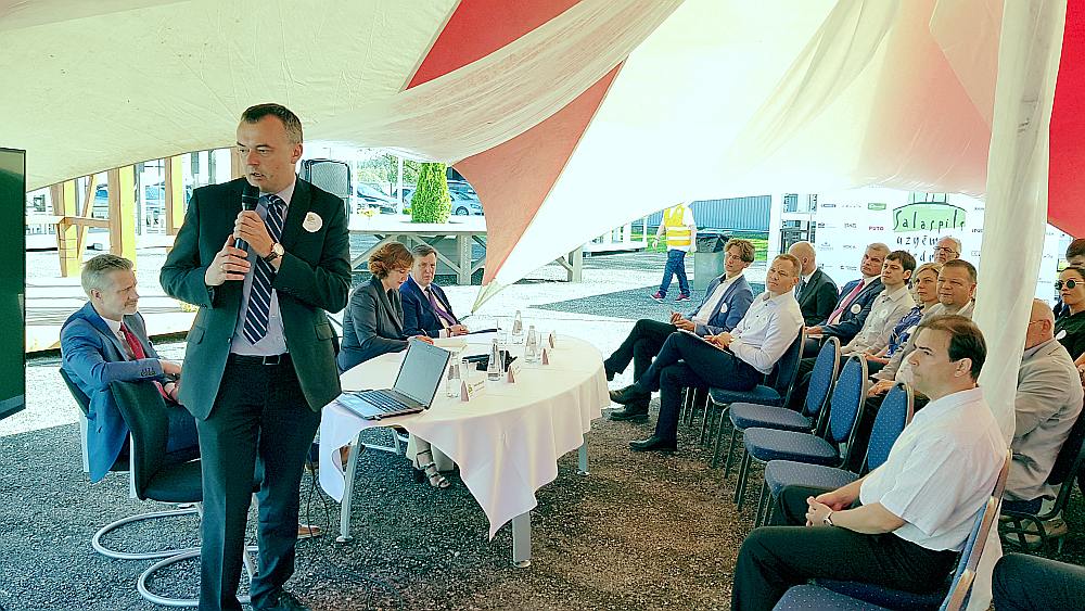 “Pierīga jau ilgāku laiku ir ekonomiski veiksmīgākā Latvijas daļa,” savā prezentācijā pierāda Pēteris Strautiņš, “Luminor” ekonomists.