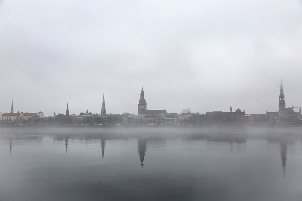Rīga miglā. Arhīva foto.