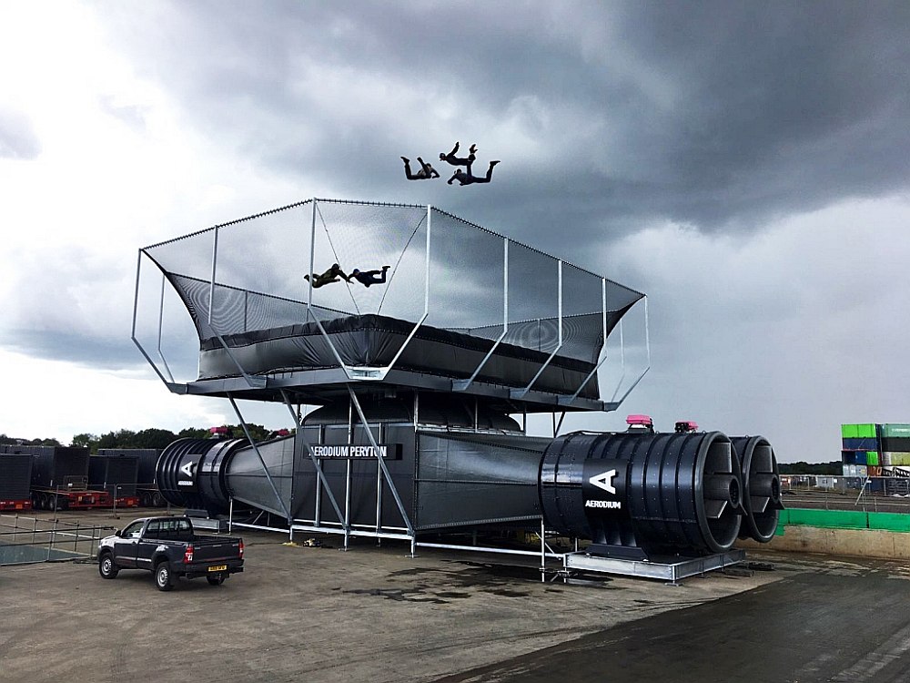 “Aerodium” izbūvētajam vēja tunelim ir 6,5×3,5 metru liela lidošanas zona, tajā vienlaikus var brīvi lidot septiņi cilvēki.