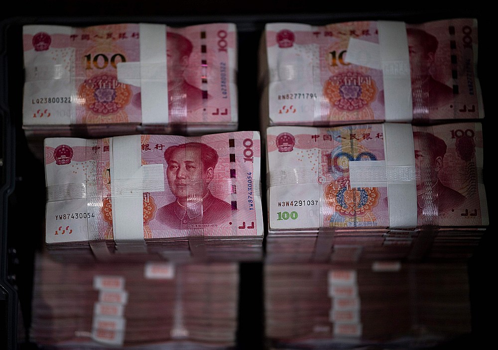Ķīnas firmas “China Banknote Printing and Minting Corporation”, kam pieder trešdaļa pasaules naudas drukāšanas tirgus, uzņēmumi strādā ar pilnu jaudu, lai izpildītu milzīgo pasūtījumu apjomu.