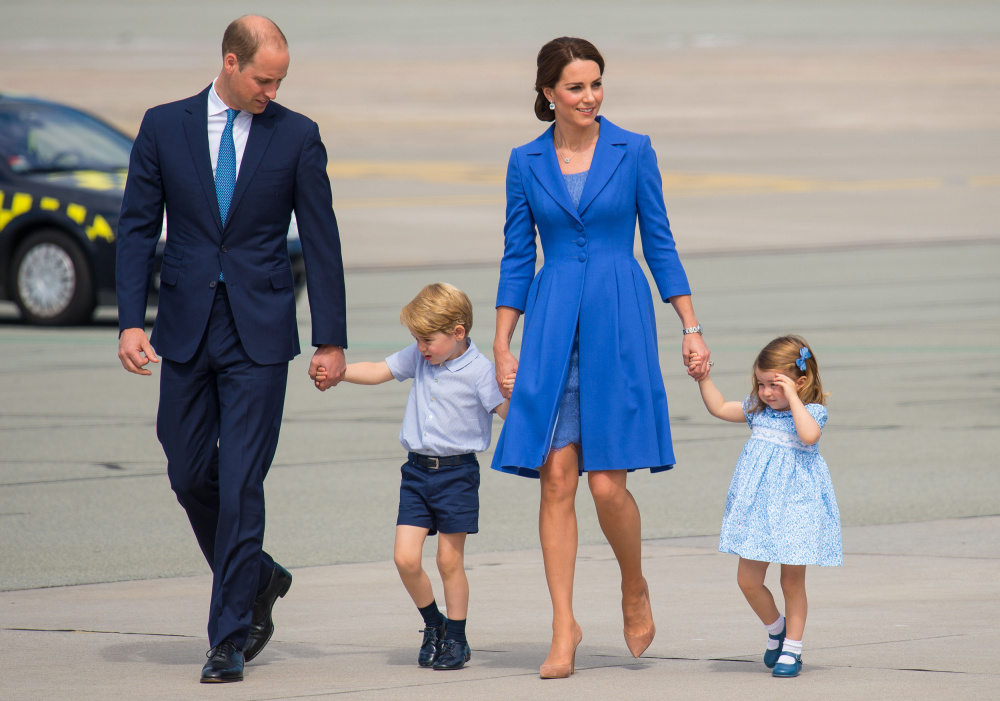 Princis Viljams ar sievu Keitu Midltoni un abu vecākajiem bērniem – princi Džordžu un princesi Šarloti.