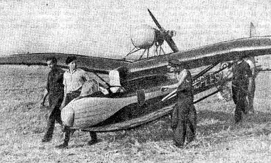 Motorplanieris “Lāčplēsis” Jelgavas lidlaukā 1938. gada septembrī.