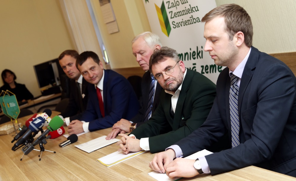 Askolds Kļaviņš ZZS preses konferencē (foto – otrais no labās), LETA arhīvs, 2017.