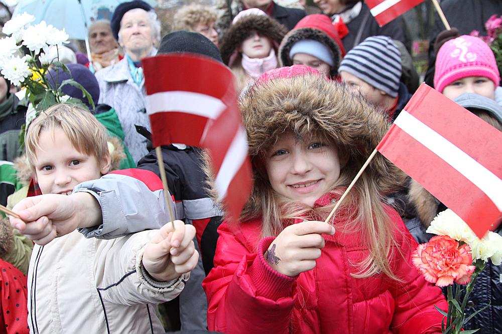 Jaunā izglītības satura izstrādātāji cer – ja skolā izdosies izveidot ieradumu skolēniem sadarboties un piedalīties, tad ar laiku tas kļūs par vērtību arī ārpus skolas un pieaugot jaunieši sapratīs, piemēram, kāpēc jāmaksā nodokļi vai cik svarīgi ir piedalīties vēlēšanās.