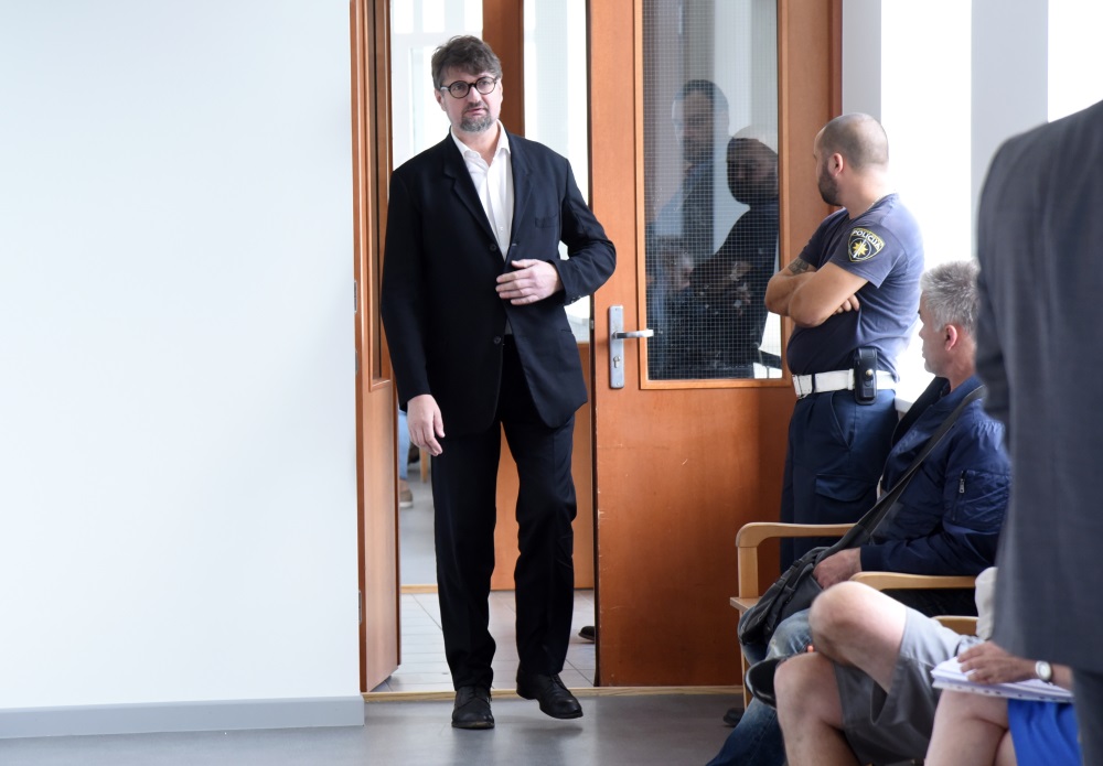 Ēriks Stendzenieks ierodas tiesā, kur skatīs krimināllietu saistībā ar narkotiku nelegālu apriti, 10.09.2018.
