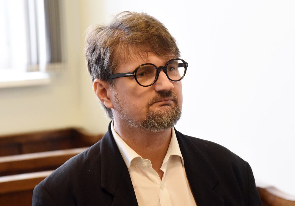 Ēriks Stendzenieks ierodas tiesā, kur skatīs krimināllietu saistībā ar narkotiku nelegālu apriti, 10.09.2018.