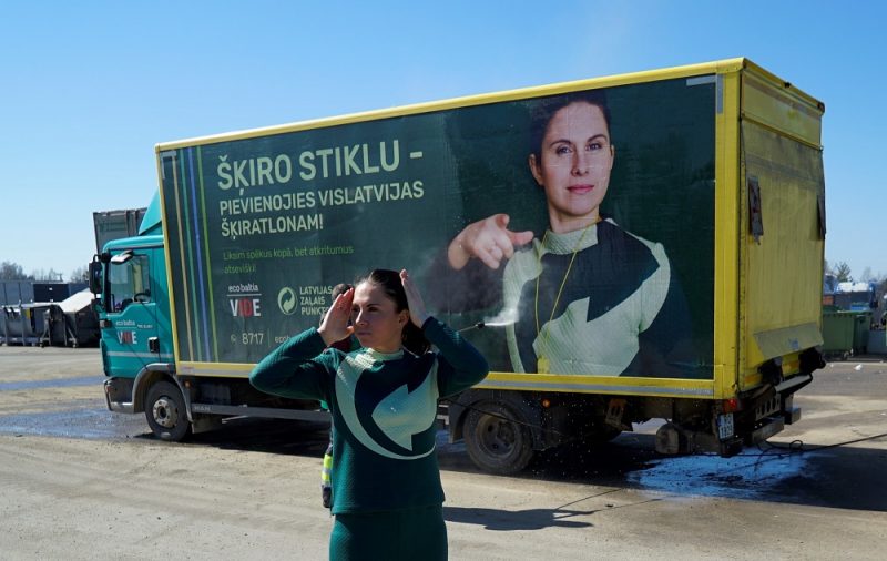 Ar mobilo busiņu no iedzīvotājiem viņu dzīvesvietās pieņems izlietoto stikla iepakojumu (burkas un pudeles).
