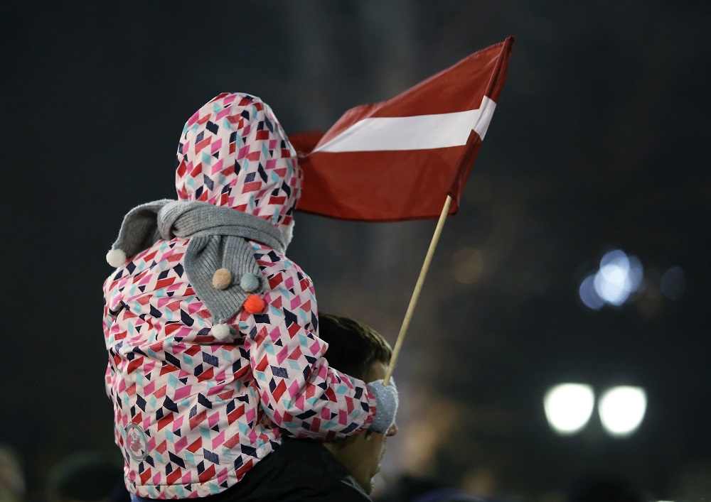 Lāčplēša dienai veltīts lāpu gājiens.