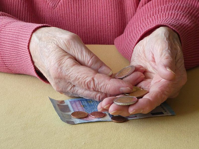 Arī jaunievēlētie politiķi uzskata, ka prioritāte ir augstākas algas speciālistiem, nevis lielākas pensijas, uzskata Latvijas Pensionāru federācijas pārstāvis.