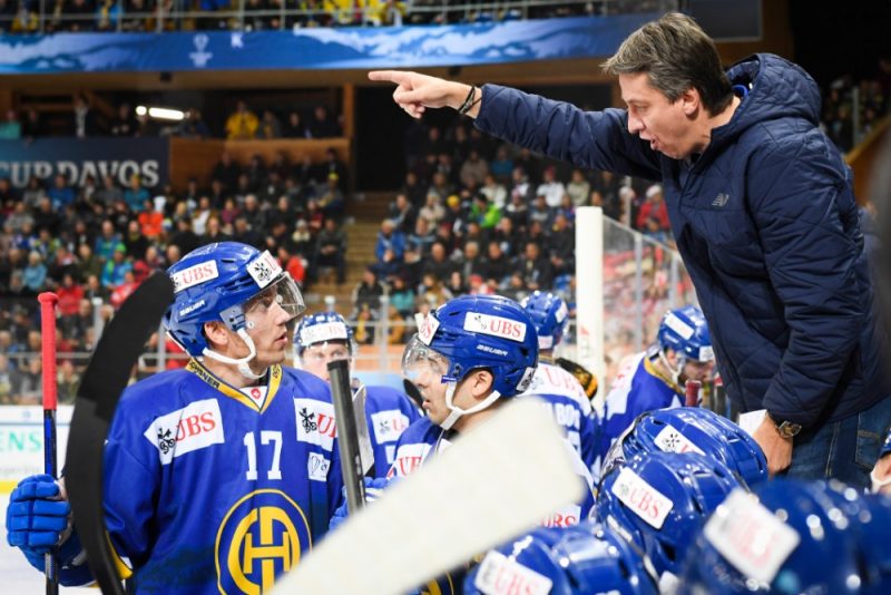 Harijs Vītoliņš uz “Davos” vienības komandtiltiņa.