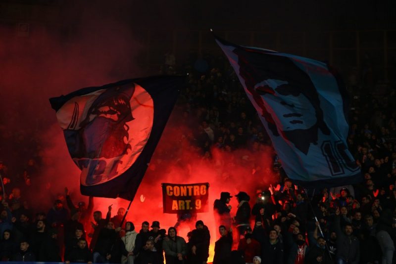 Itālijas futbola kluba “Napoli” līdzjutēji.